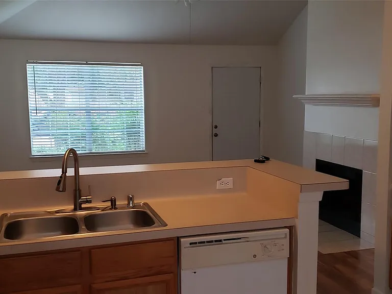 18914 S Wimbledon Dr — Photo 2