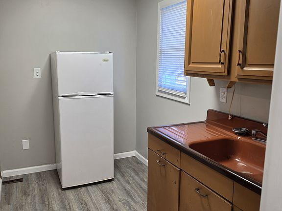 5th image of 807 W 3rd St #2