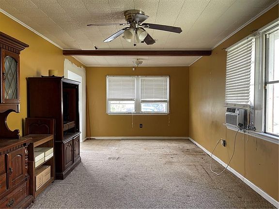 2nd image of 829 Avenue B