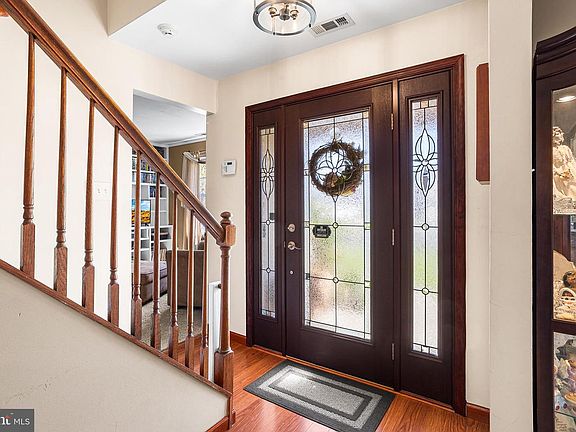3rd image of 102 Massey Dr