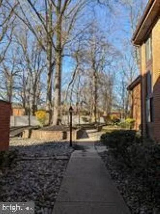 1 bed, 884 sqft, $1,875 — Photo 2