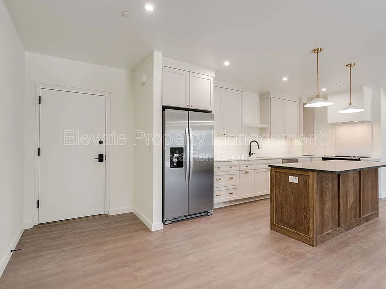 844 NW 43rd St #202 — Photo 6