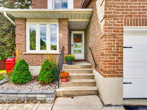 600 Whistler Ter, Kingston, ON K7M 8K4