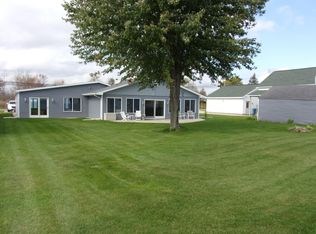 10954 W Shore Dr, Houghton Lake, MI 48629