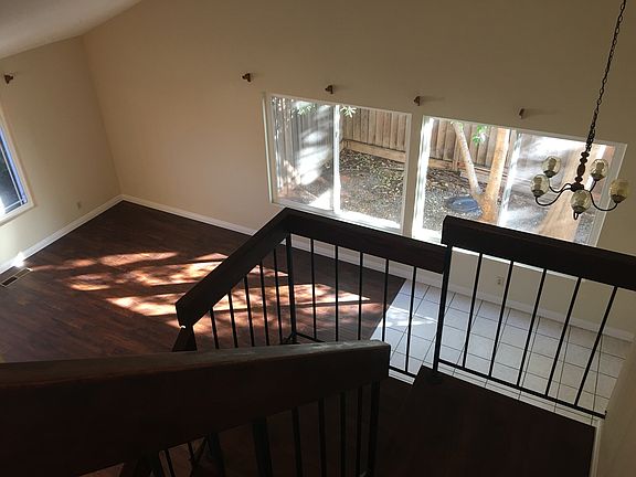 5th image of 3327 Woodside Ln