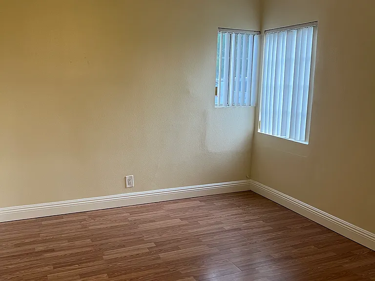 5538 Riverton Ave #A — Photo 15