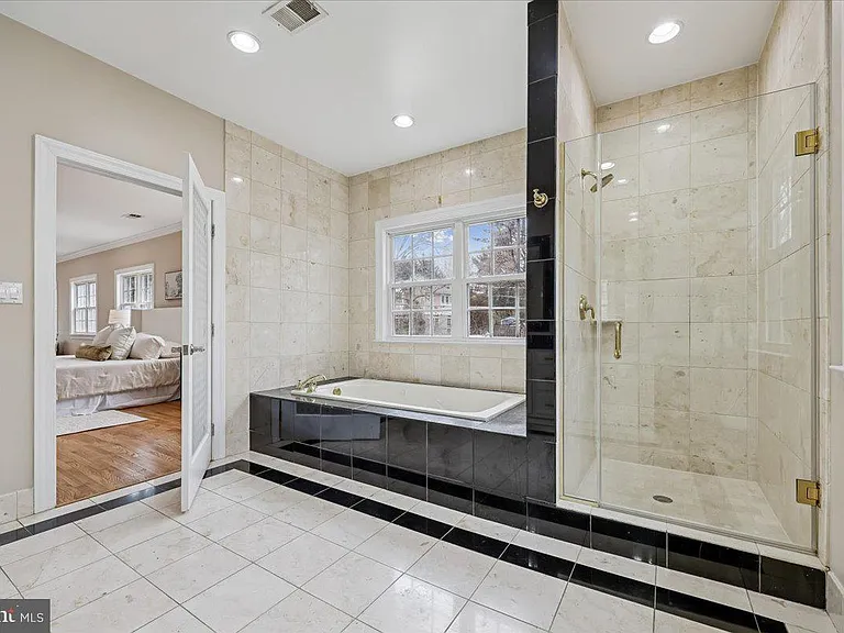 4902 Derussey Pkwy — Photo 63