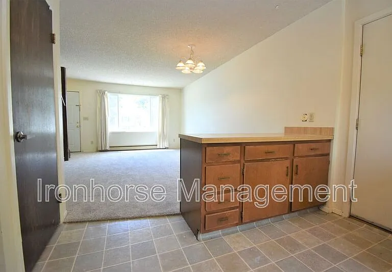 530 N Rouse Ave #3 — Photo 5