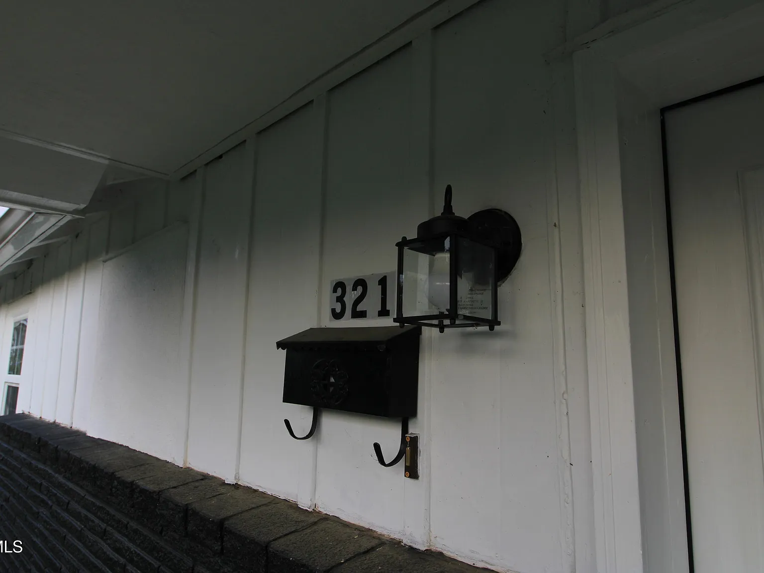 3 bed, 1975 sqft, $1,850 — Photo 4