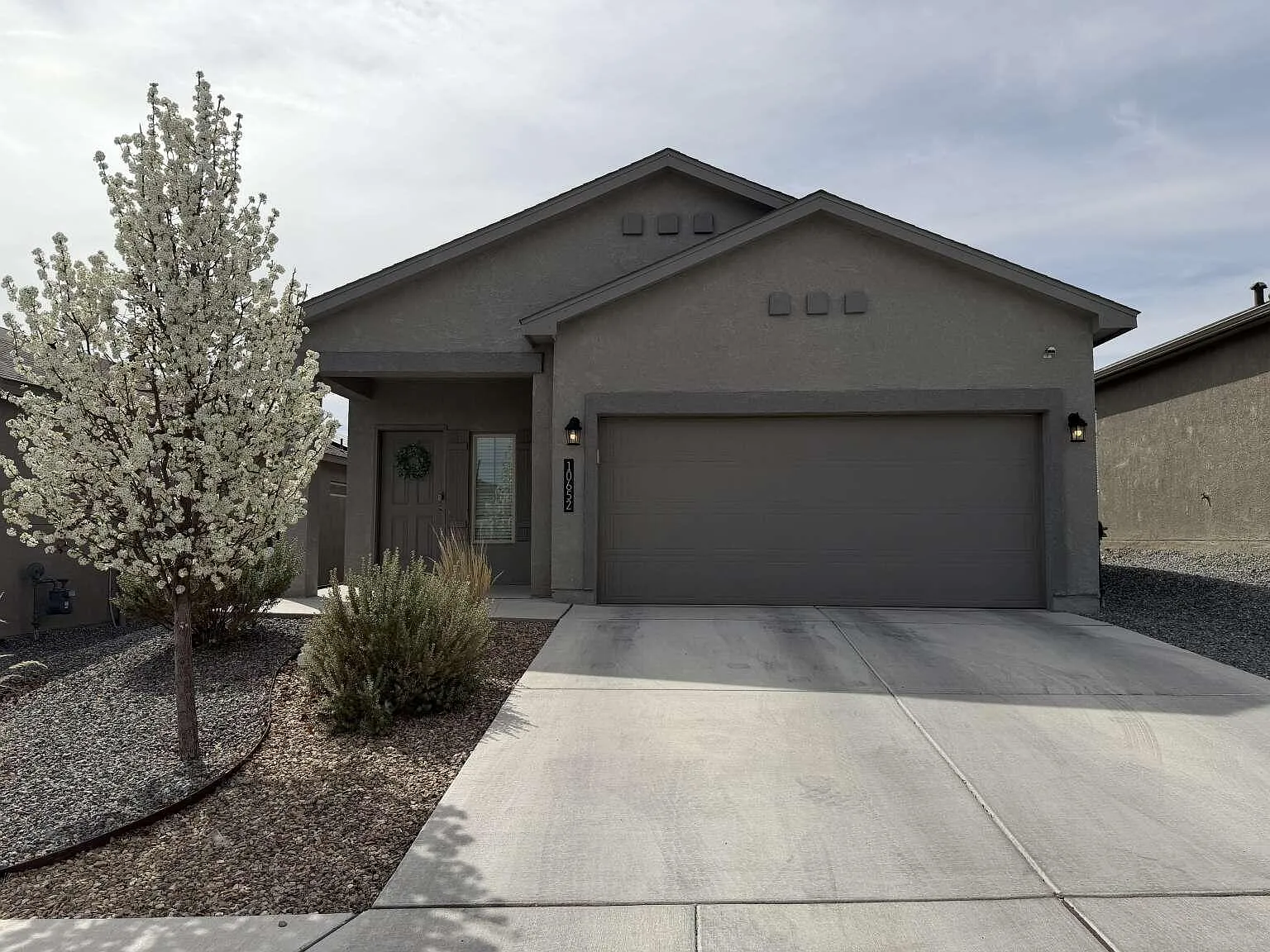 3 bed, 2.0 bath, 1519 sqft, $2,400 — Photo 1