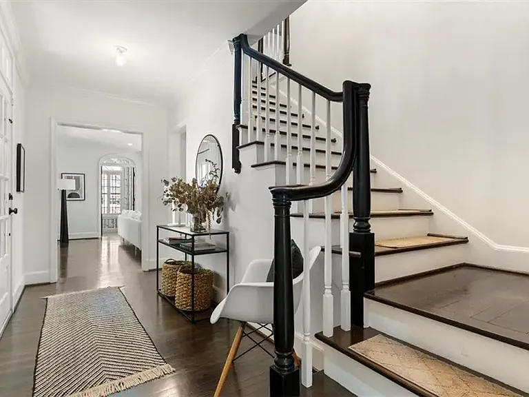 3825 Peachtree Dunwoody Rd NE — Photo 66