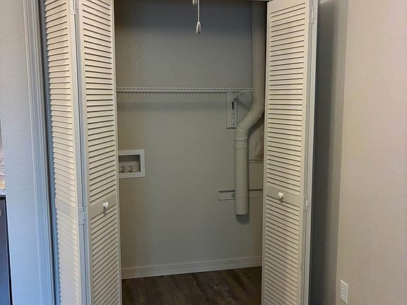 4th image of 2305 Augusta Ave #2