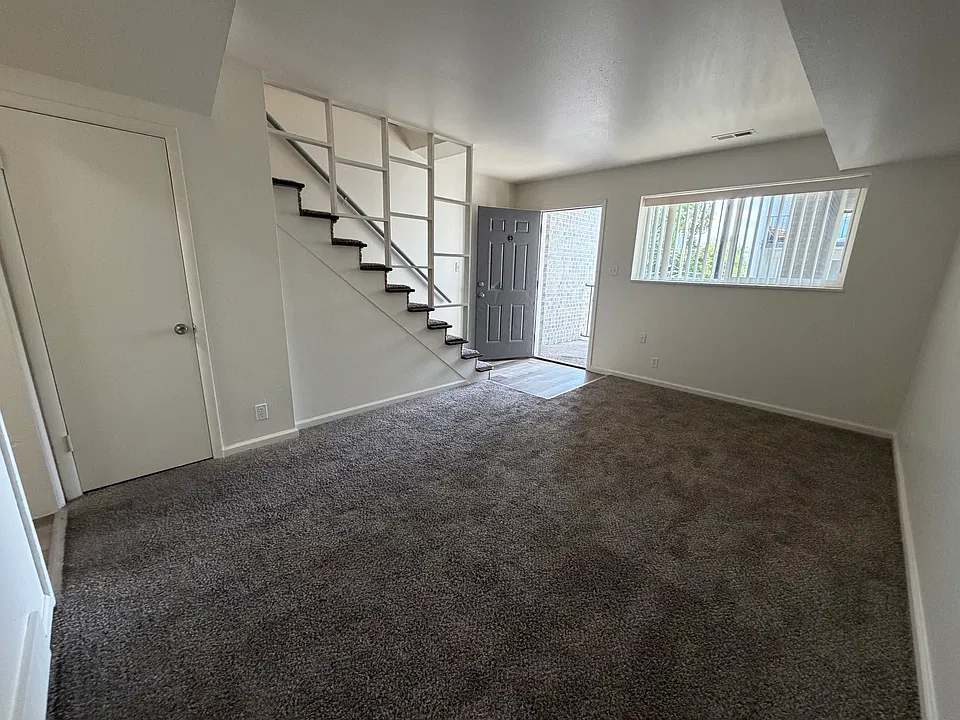 1032 Dayton St #12