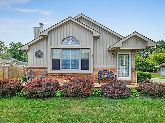 4th image of 1611 E Lake Dr