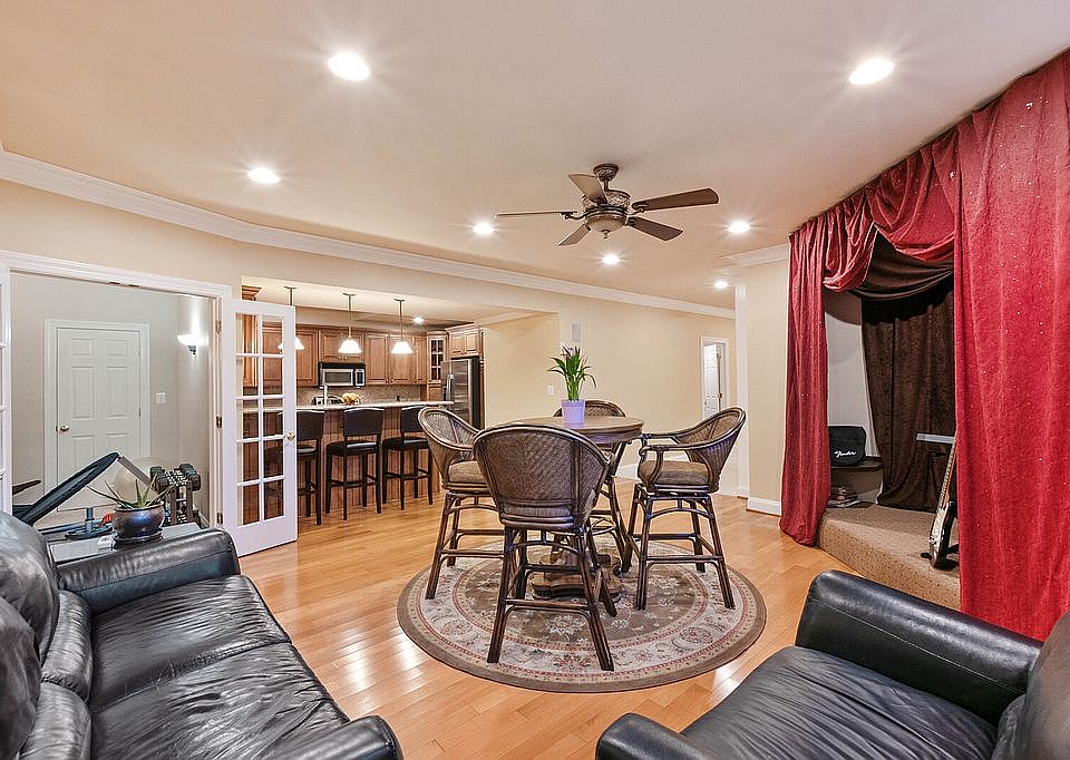 1st image of 4919 Brook Hills Dr