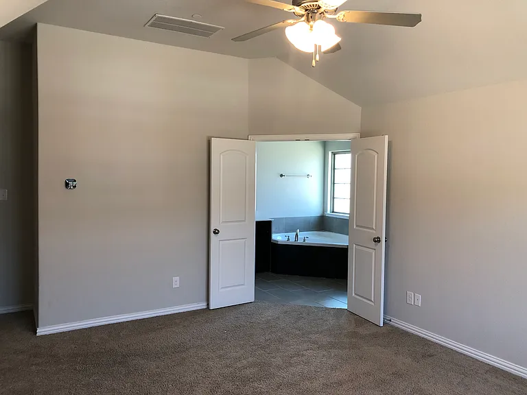 4800 Bridgewater St — Photo 11