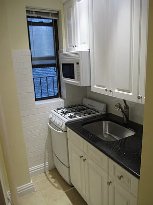 Rented by Sol Shamilzadeh, Lreb | media 7