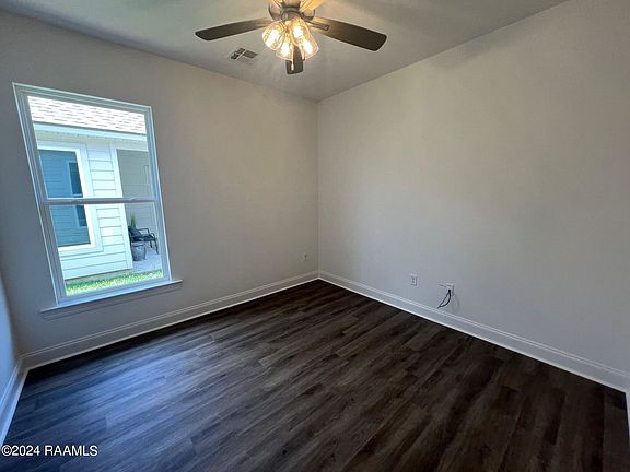 3rd image of 231 Berchman Oaks Dr