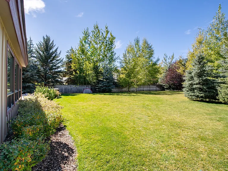 2689 Holiday Ranch Loop Rd — Photo 28