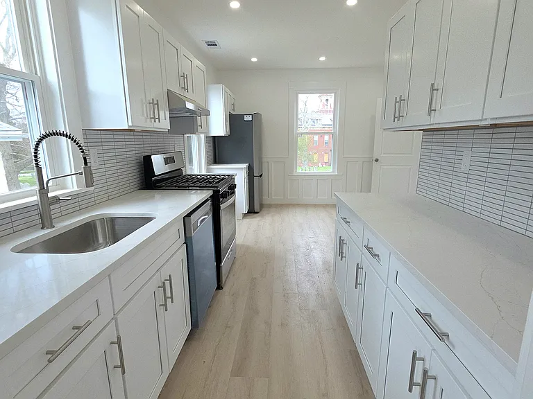 12 Mount Vernon St #2 — Photo 1