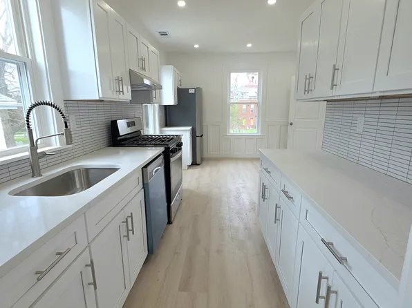 12 Mount Vernon St #2, Salem, MA 01970
