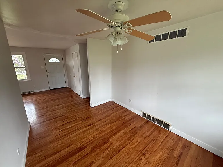 211 Bourn Ave — Photo 8