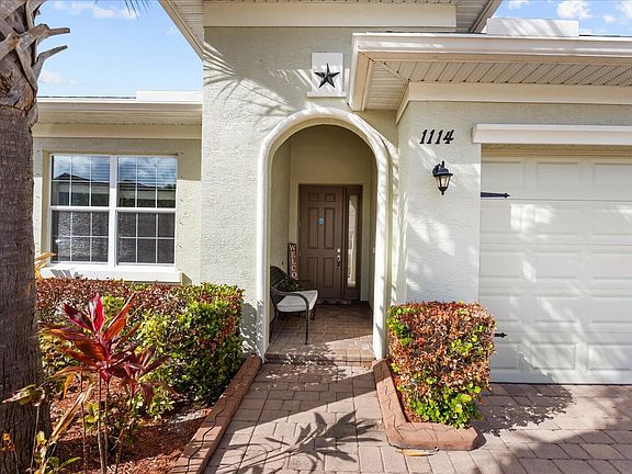 3rd image of 1114 NW Demedici Rd Road