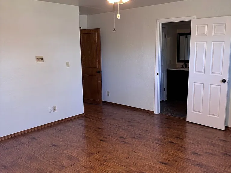 802 Amity Ln — Photo 9