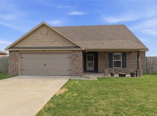 1221 General McCrae Dr, Prairie Grove, AR 72753