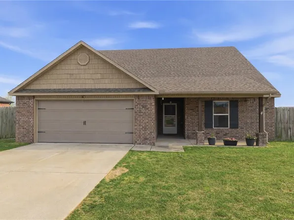 1221 General McCrae Dr, Prairie Grove, AR 72753