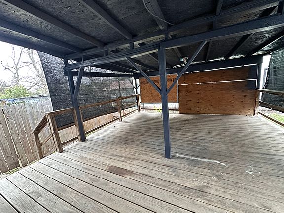 3rd image of 811 E Avenue B