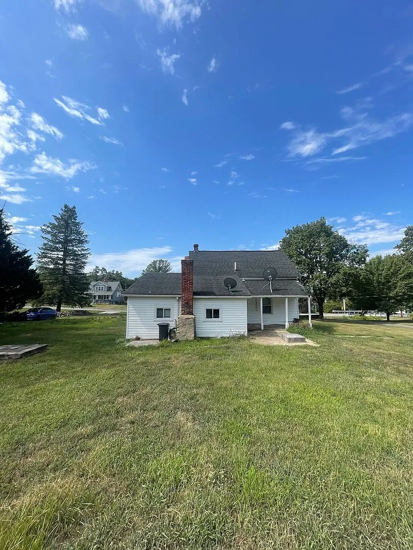 2 Bed 1 Bath House in Boonsboro — Photo 4