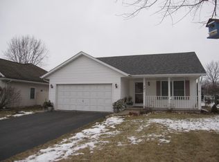 701 Cottonwood Cir, Genoa, IL 60135