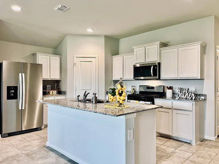 636 Mount Vista Ln — Photo 2