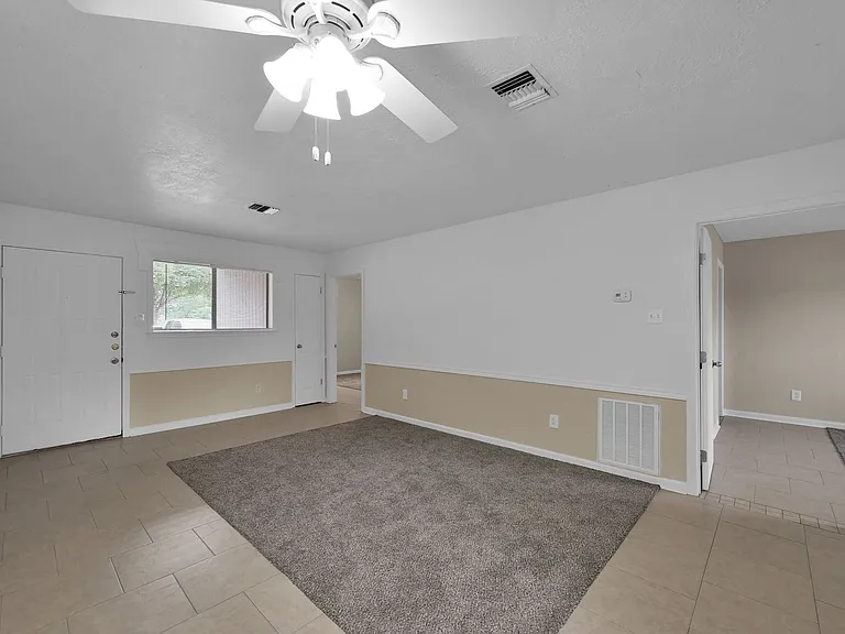 Lakeview Point Apartments — Photo 23