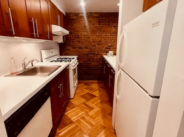 192 Lincoln Place image 4 of 9