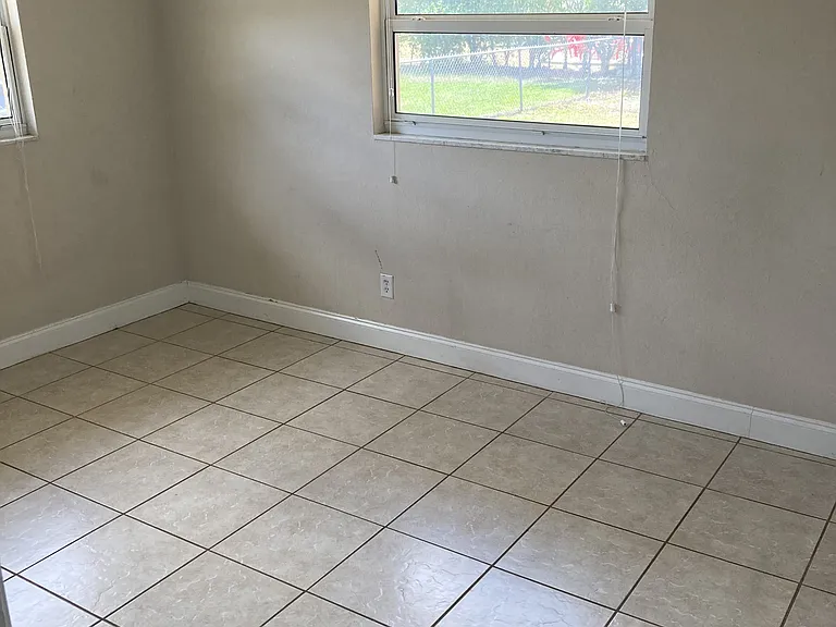 724 Sesame Ct — Photo 8