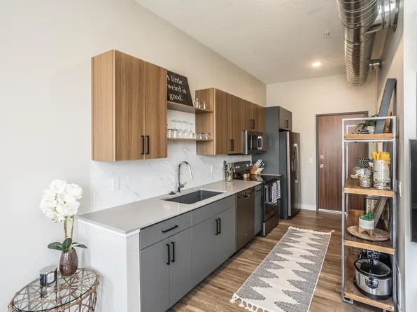 400 SW 7th St #305, Des Moines, IA 50309