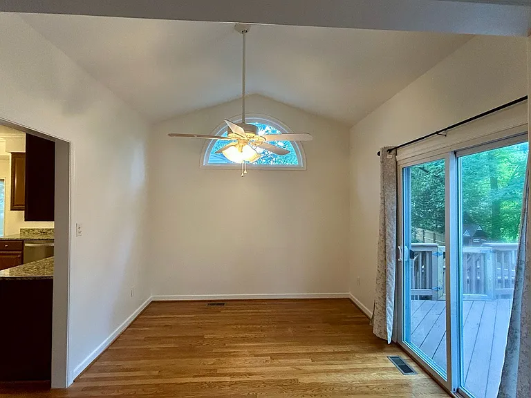 1520 Crawford Wood Dr — Photo 6