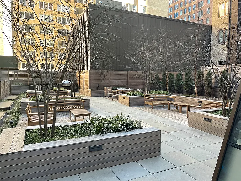 215 E 19th St #5K — Photo 13
