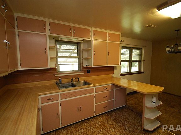 5th image of 1321 S Crest Dr