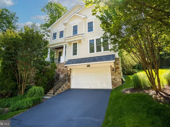 2359 N Lincoln St, Arlington, VA 22207