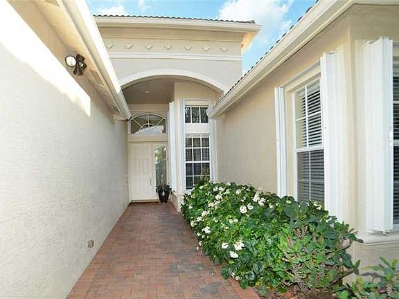 Home For Sale In Valencia Palms