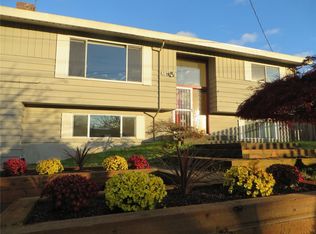 4011 Robin Rd W, University Place, WA 98466