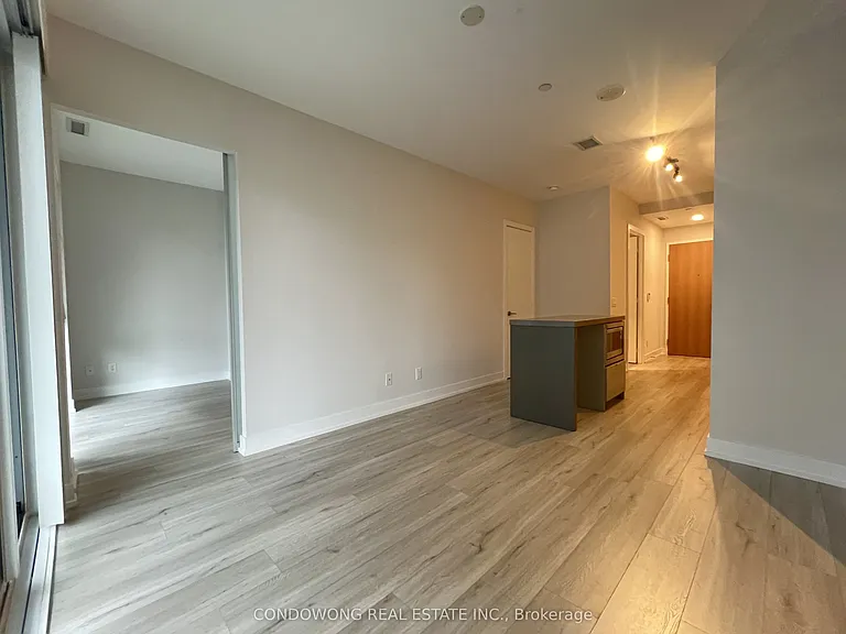 7 Grenville St #1110 — Photo 8