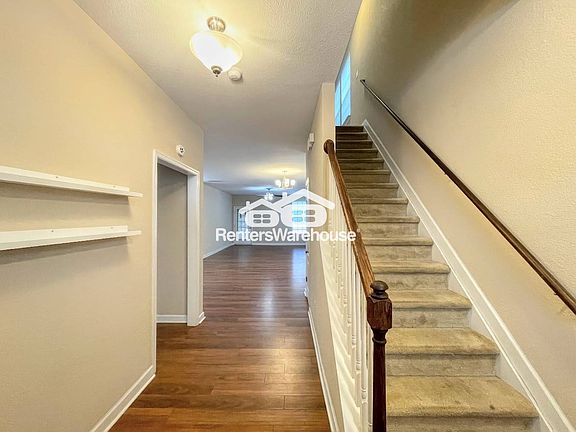 4th image of 358 Goldenstar Ln