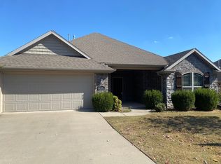 2850 N Seneca Ave, Fayetteville, AR 72704