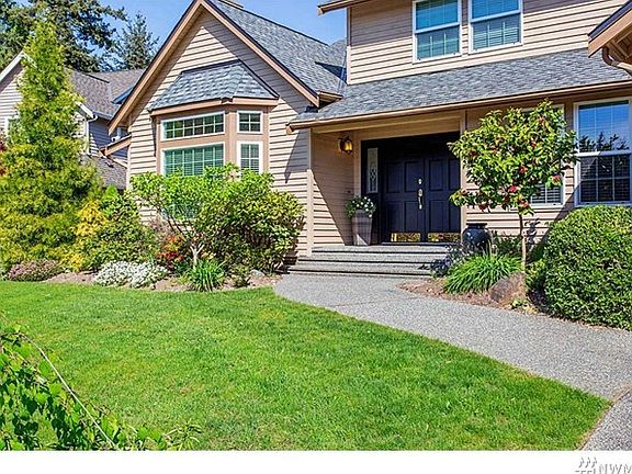 Meticulously maintained 4 bedroom 2.5 bath plus bonus or 5th bedroom
