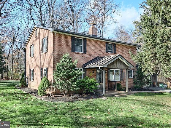 3rd image of 798 Goram Rd