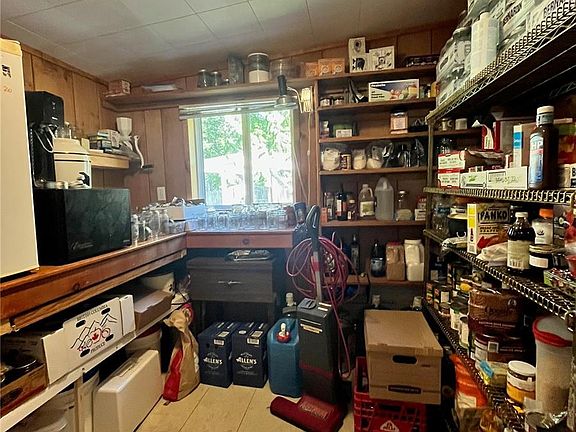 5th image of 323 Sawmill Rd